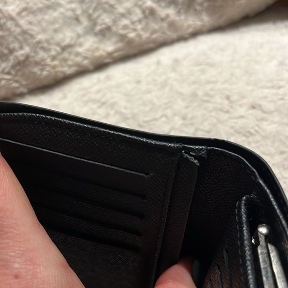 Louis Vuitton Epi Kiss Lock Wallet Black Authentic - Picture 7 of 9